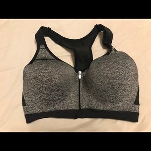 VS Knockout Front Close Sports Bra
